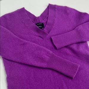 Woman’s Striking Cashmere Purple V-Neck Sweater Size Small by Halogen